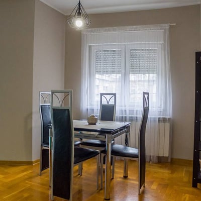Miete einer geräumigen Zweizimmerwohnung nahe dem Stadtzentrum, 67 m², Belgrad, Serbien