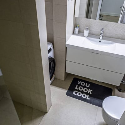 Аренда меблированной двухэтажной трёхкомнатной квартиры, 80 м², район Дединье, Белград, Сербия