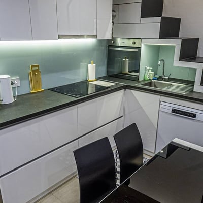 Аренда меблированной двухэтажной трёхкомнатной квартиры, 80 м², район Дединье, Белград, Сербия