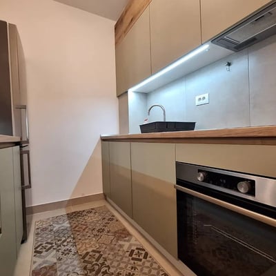 Location d’un appartement totalement neuf de deux pièces dans une résidence moderne, 47 m², zone de Zemun, Belgrade, Serbie