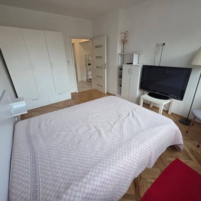 Miete einer hellen und gemütlichen Dreizimmerwohnung im Stadtzentrum, Burgas, Bulgarien