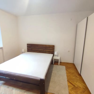 Аренда меблированной двухкомнатной квартиры в центре города, 65 м², Братислава, Словакия