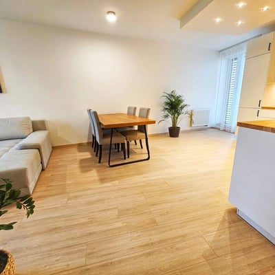 Location d’un appartement meublé de trois pièces dans un immeuble neuf, 74 m², Petržalka, Bratislava, Slovaquie