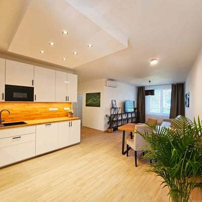 Location d’un appartement meublé de trois pièces dans un immeuble neuf, 74 m², Petržalka, Bratislava, Slovaquie