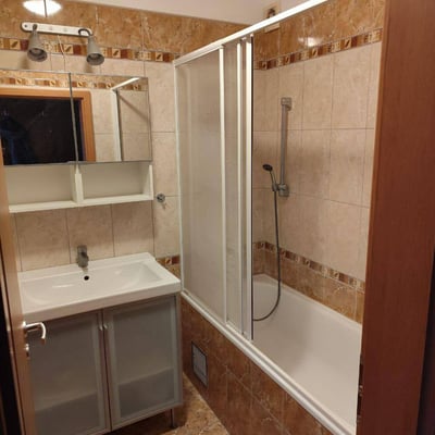 Location d’un appartement ensoleillé de quatre pièces, Podunajské Biskupice, Bratislava, Slovaquie