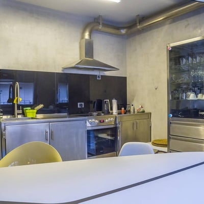 Location d’un appartement spacieux et élégant de trois pièces en centre-ville, 105 m², Belgrade, Serbie