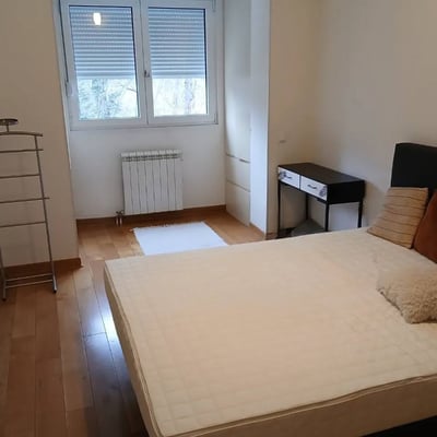 Alquiler de apartamento amplio de cuatro habitaciones, 105 m², Banovo Brdo, Belgrado, Serbia
