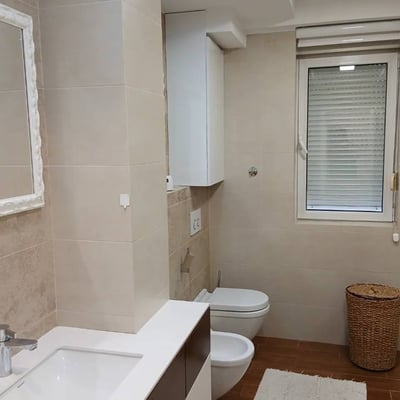 Alquiler de apartamento amplio de cuatro habitaciones, 105 m², Banovo Brdo, Belgrado, Serbia