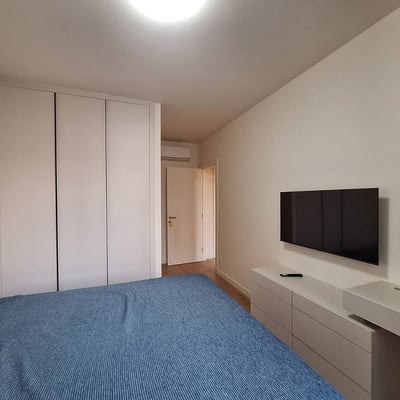 Rent of an absolutely new three-room apartment in the premium BW Sensa residential complex, 74 m², Belgrade, Serbia