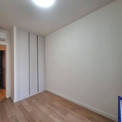 Rent of an absolutely new three-room apartment in the premium BW Sensa residential complex, 74 m², Belgrade, Serbia