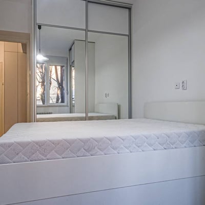 Alquiler de un apartamento acogedor de dos habitaciones, 60 m², Belgrado, Zvezdara, Serbia