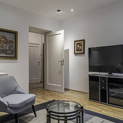 Alquiler de un apartamento acogedor de dos habitaciones, 60 m², Belgrado, Zvezdara, Serbia