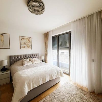 Alquiler de un estudio luminoso en un complejo residencial premium, 36 m², Belgrado, Dorćol, Serbia