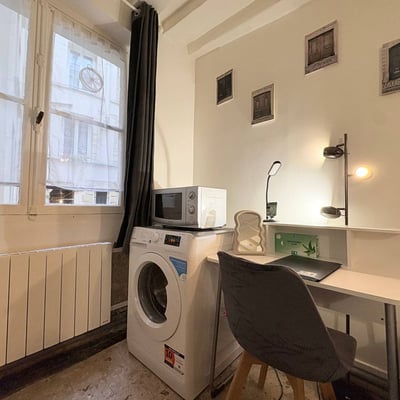 Rent of a renovated studio apartment, 14 m², Paris, 5th arrondissement, France