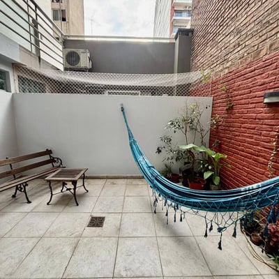 Alquiler de un estudio con patio, 50 m², Buenos Aires, Belgrano, Argentina