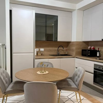 Alquiler de un apartamento moderno de tres habitaciones en un complejo residencial premium, 72 m², Belgrado, Belgrade Waterfront, Serbia