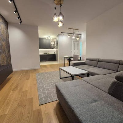 Miete einer geräumigen Dreizimmerwohnung in einem Neubau, 90 m², Belgrad, Voždovac, Serbien