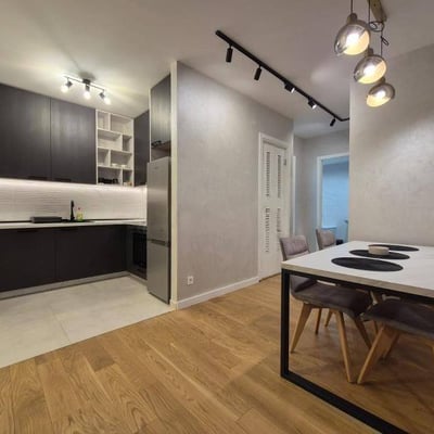 Miete einer geräumigen Dreizimmerwohnung in einem Neubau, 90 m², Belgrad, Voždovac, Serbien