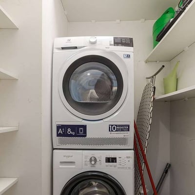 Rent of a spacious four-room apartment with a garage, 86 m², Warsaw, Mokotów, Poland