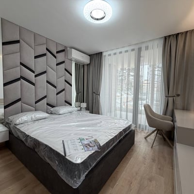 Location d’un appartement élégant de trois pièces en bord de mer, 100 m², Varna, Saint-Constantin-et-Hélène, Bulgarie