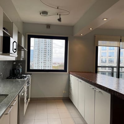 Alquiler de un apartamento luminoso de tres habitaciones con vista panorámica, Buenos Aires, Puerto Madero, Argentina