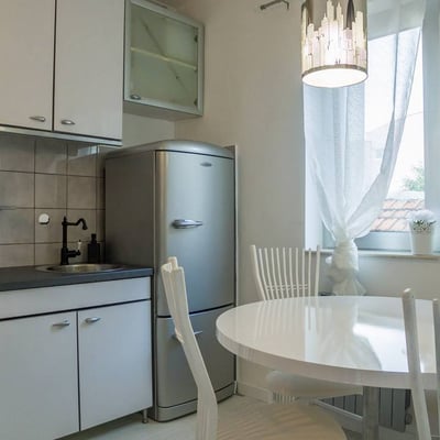 Rent of a bright three-room apartment near a park area, 70 m², Belgrade, Voždovac, Serbia