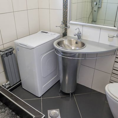 Alquiler de un apartamento luminoso de tres habitaciones cerca de una zona verde, 70 m², Belgrado, Voždovac, Serbia