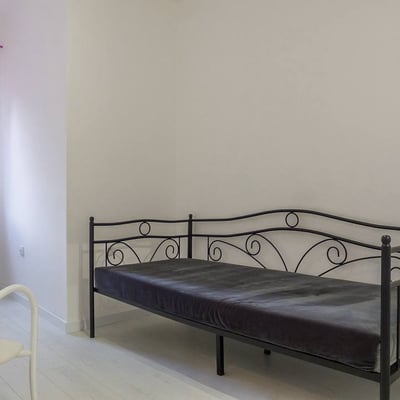 Alquiler de un apartamento luminoso de tres habitaciones cerca de una zona verde, 70 m², Belgrado, Voždovac, Serbia