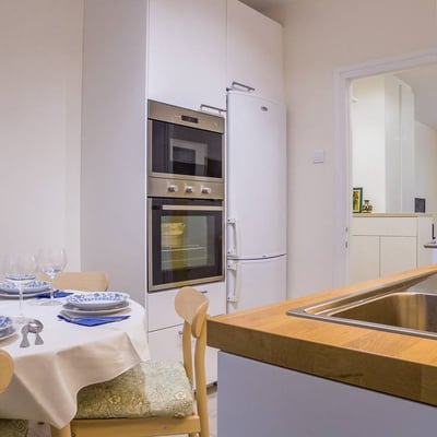 Alquiler de un apartamento luminoso y acogedor de tres ambientes de 75 m² en el centro de la ciudad, Belgrado, Serbia