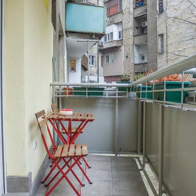 Alquiler de un apartamento luminoso y acogedor de tres ambientes de 75 m² en el centro de la ciudad, Belgrado, Serbia