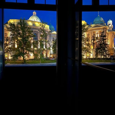 Miete einer geräumigen Dreizimmerwohnung mit 100 m² im Stadtzentrum, Belgrad, Serbien