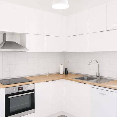 Miete einer geräumigen Dreizimmerwohnung mit 100 m² im Stadtzentrum, Belgrad, Serbien