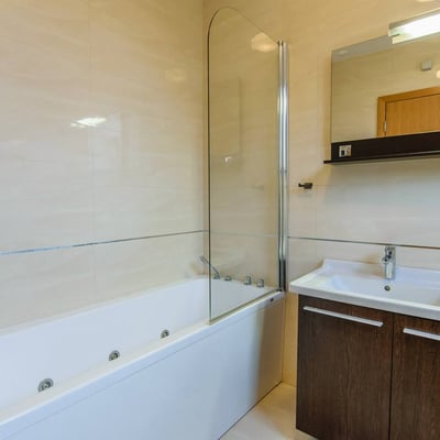 Аренда светлой трехкомнатной квартиры 100 м² в центре города, Белград, Сербия