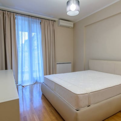 Аренда светлой трехкомнатной квартиры 100 м² в центре города, Белград, Сербия