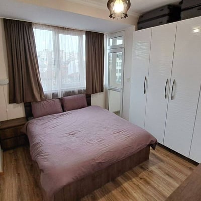 Аренда просторной трехкомнатной квартиры в центре, Бургас, Болгария