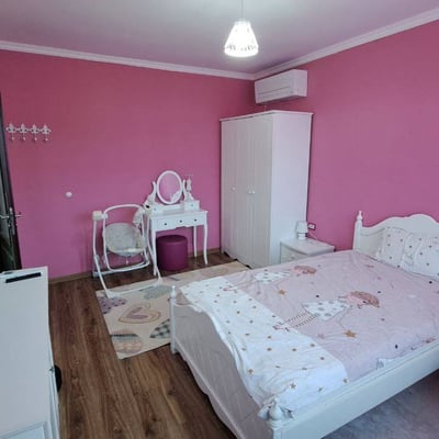 Аренда просторной трехкомнатной квартиры в центре, Бургас, Болгария