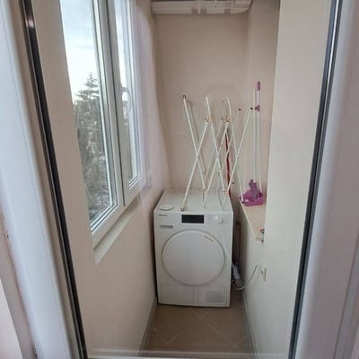 Miete einer geräumigen Dreizimmerwohnung im Stadtzentrum, Burgas, Bulgarien