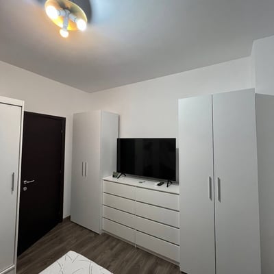 Location d’un appartement lumineux et meublé de deux pièces près du parc Titan, Bucarest, Roumanie