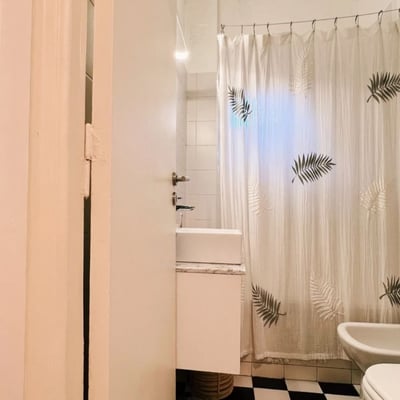 Аренда светлой трехкомнатной квартиры 76 м² в районе Recoleta, Буэнос-Айрес, Аргентина