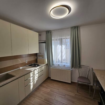 Miete einer komfortablen Dreizimmerwohnung mit 75 m² in Faleza Nord, Constanța, Rumänien