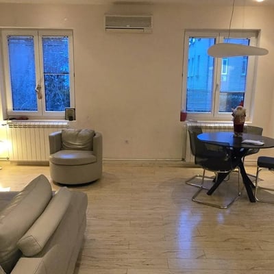 Rent of a spacious three-room apartment, 72 m², in the center of Vračar, Belgrade, Serbia