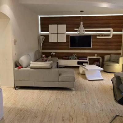 Rent of a spacious three-room apartment, 72 m², in the center of Vračar, Belgrade, Serbia