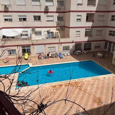 Location d’un appartement confortable de 2 chambres avec piscine à Torrevieja, Espagne