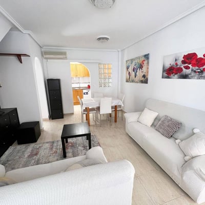Location d’un duplex de 95 m² avec 2 chambres et piscine à Torrevieja, Espagne