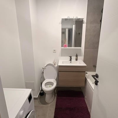 Alquiler de un apartamento moderno y luminoso de 1 habitación en Chiajna, Bucarest, Rumanía