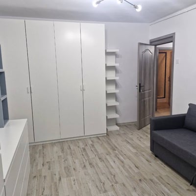 Location d’un appartement meublé de 2 pièces, 50 m², près de la station de métro Eroii Revoluției, Bucarest, Roumanie
