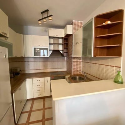 Miete einer hellen 2-Zimmer-Wohnung, 65 m², im Zentrum von Belgrad, Serbien