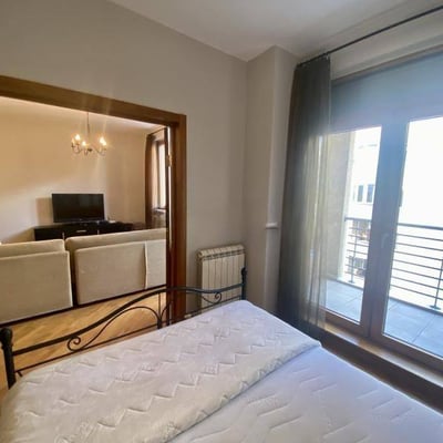 Miete einer hellen 2-Zimmer-Wohnung, 65 m², im Zentrum von Belgrad, Serbien