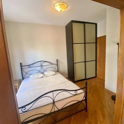 Miete einer hellen 2-Zimmer-Wohnung, 65 m², im Zentrum von Belgrad, Serbien