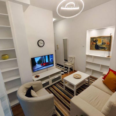 Miete einer renovierten 2-Zimmer-Wohnung, 44 m², gegenüber dem Tašmajdan-Park, Belgrad, Serbien